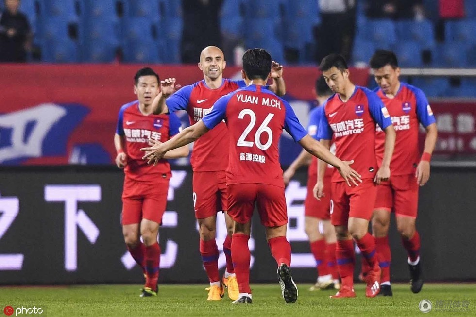 19:35直播中超上港vs重庆 魔鬼主场14连胜+逢