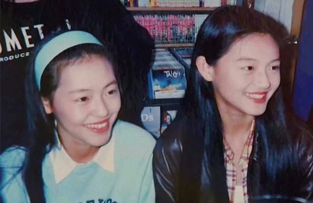 小s女儿晒自拍老二身高快赶上老大 合照让人仿佛看到大小s合体