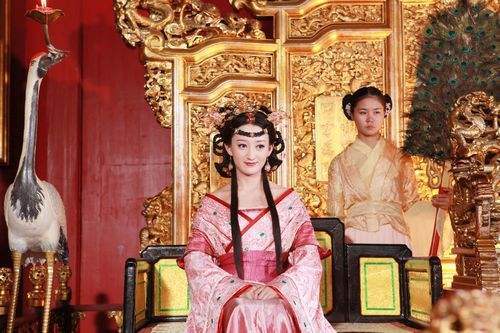 五千名美女中选出的皇后,让丈夫传位给小叔子,最终却自缢殉国