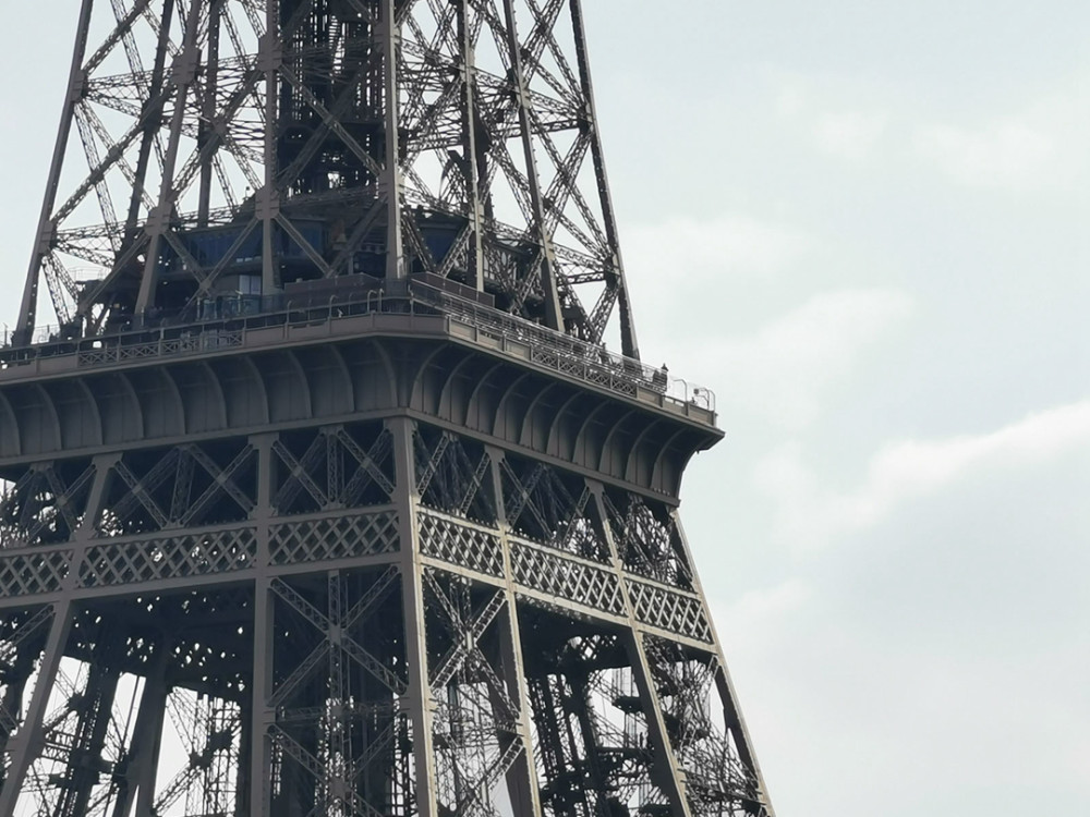 华为P30 Pro评测:屏幕不泛绿、相机强大 但价