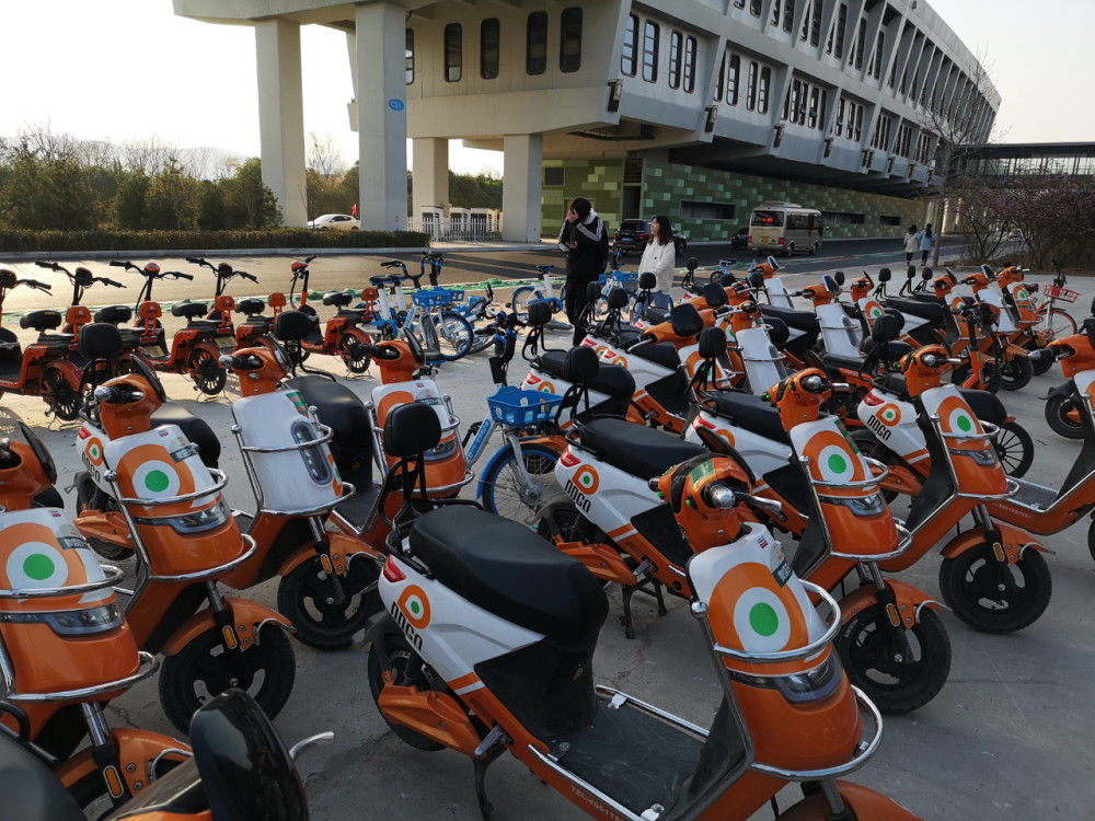 济南西郊现共享电动车,倒地铁更方便了