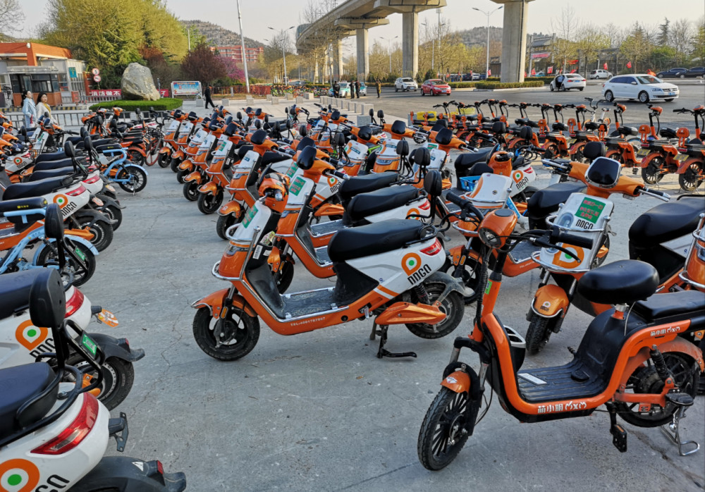 济南西郊现共享电动车,倒地铁更方便了