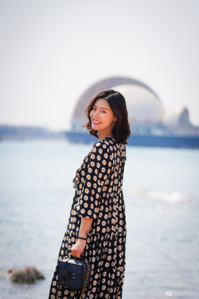 美到犯规!刘湘晒写真笑容超甜 网友:真女神