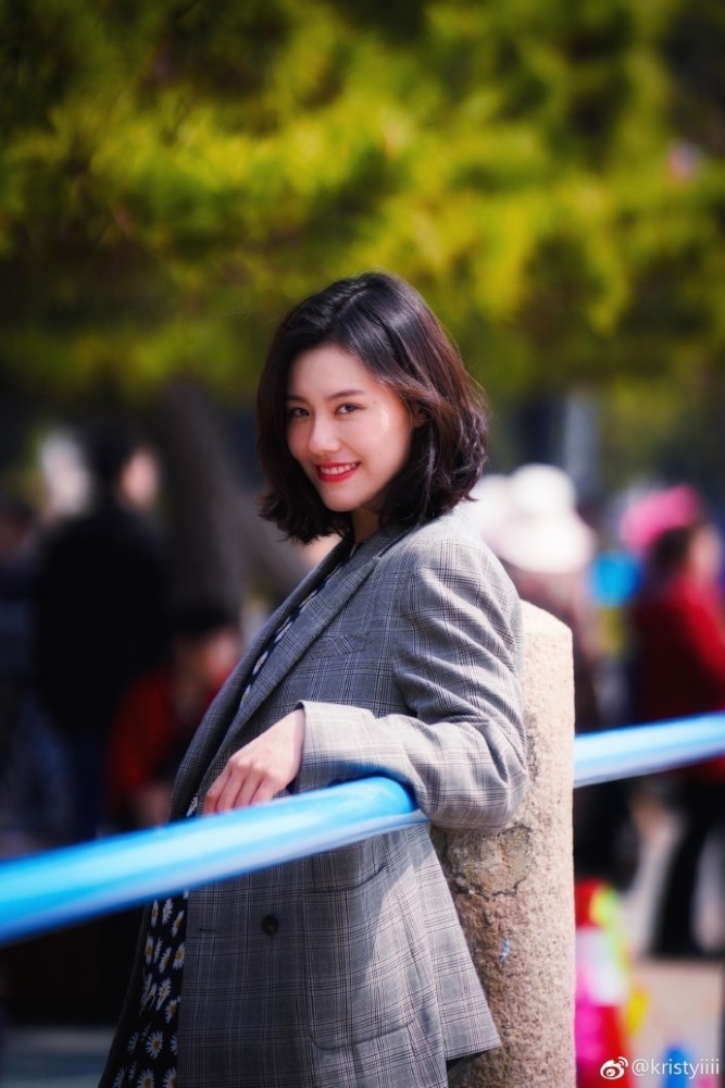 美到犯规!刘湘晒写真笑容超甜 网友:真女神