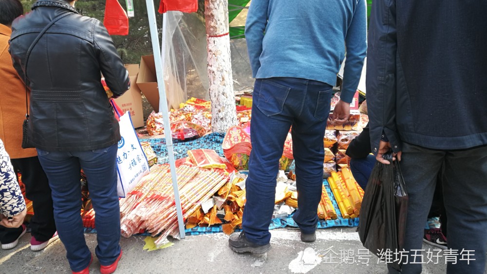 潍坊的浮烟山之上 迎来一场三月三庙会