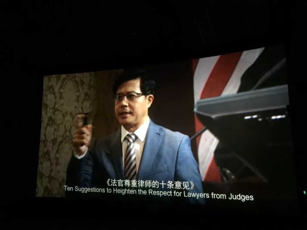 松滋法院组织干警集体观看电影《邹碧华》