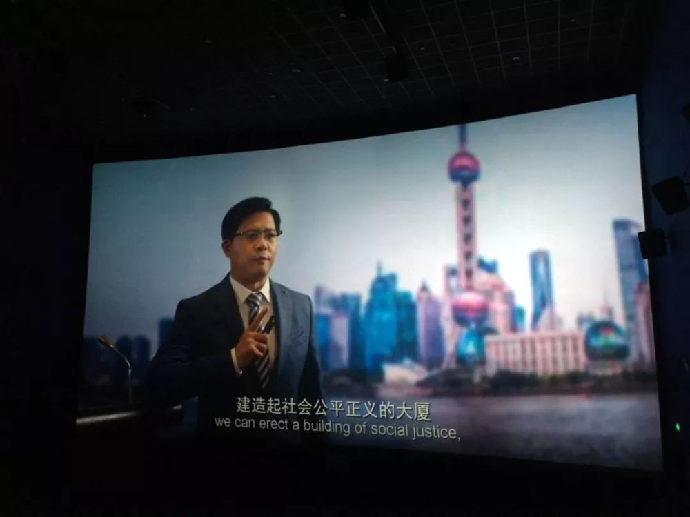 松滋法院组织干警集体观看电影《邹碧华》