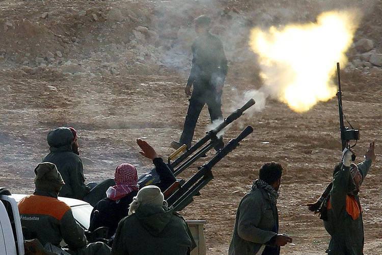 利比亚大范围内战爆发了,首都遭遇大批战机空袭,美军直接跑了