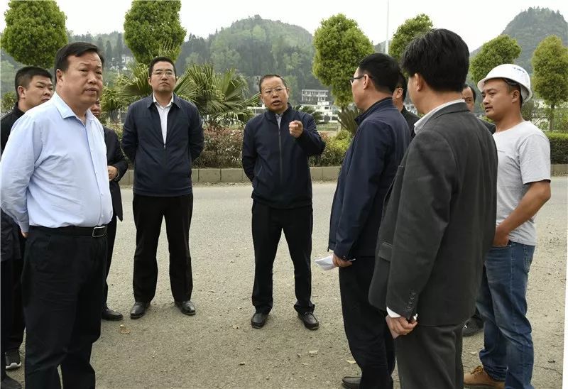 潘发勇到街道督导项目建设推进工作