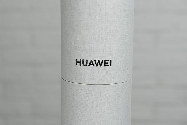 华为P30邀请函亮相 相机高苹果1.7倍 备货或超