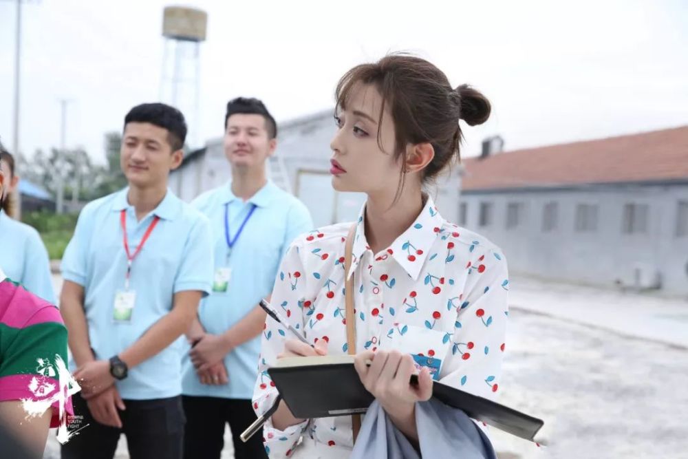 《青春斗》原来是一部《女大学生穿衣图鉴》