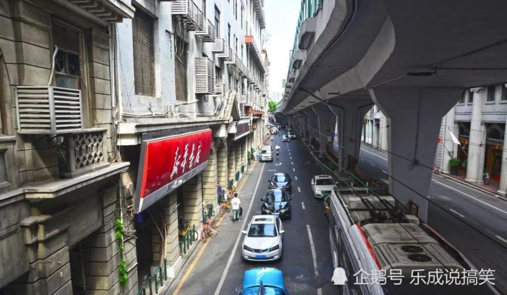 网友举例,比如曾经是"南华      ",广州最豪华的新亚酒店,建了高架