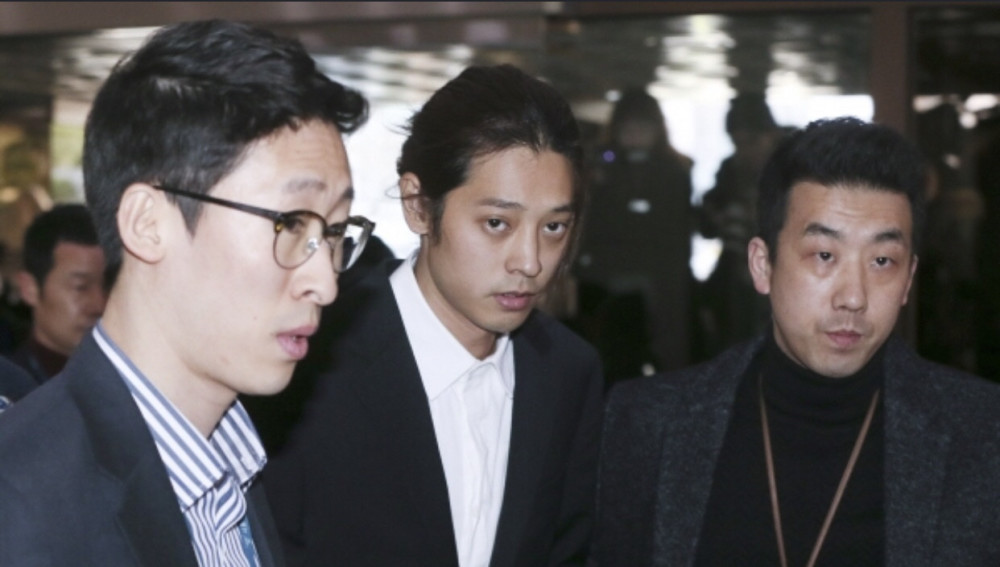 郑俊英聊天室中用 吃肉 糖 暗语代替吸毒字眼再次令网友瞠目