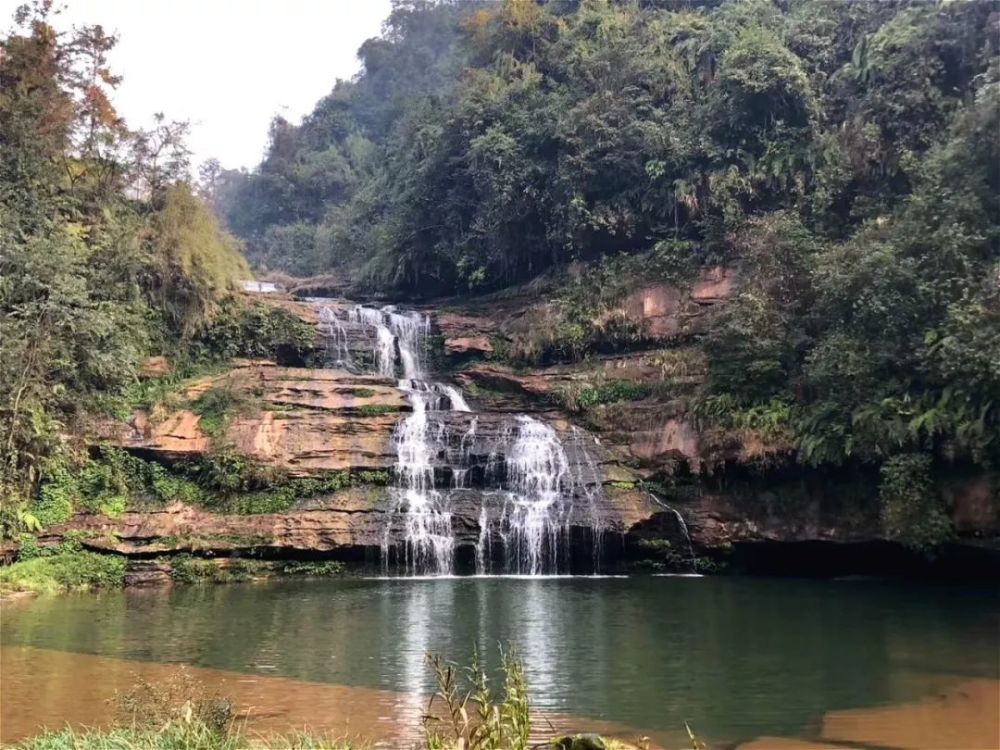 洪雅中保"龙王沱,传说民俗瀑中扬