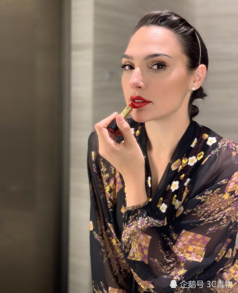 神奇女侠出席华为P30加拿大发布会 买手机送