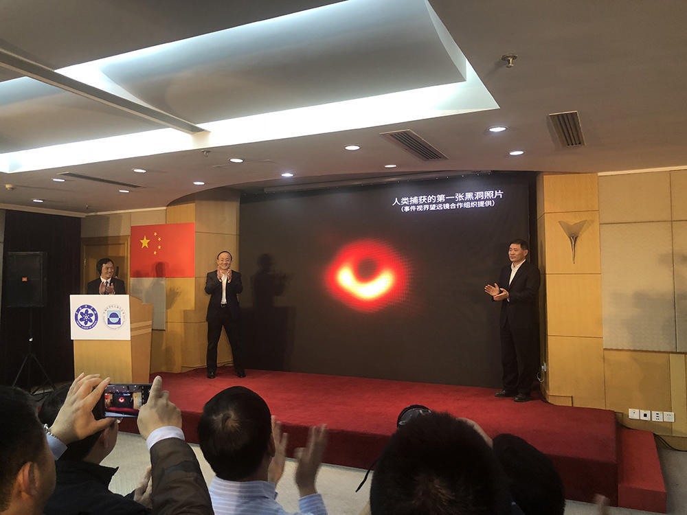全球首张黑洞照片公布,证实爱因斯坦广义相对