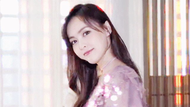 唐嫣最新机场秀曝光,3千多卫衣配4千多运动鞋,依然壕气冲天_腾讯新闻