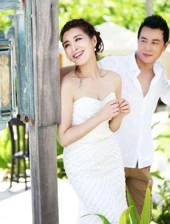 他们是零绯闻夫妻,结婚八年夫妻相十足,如今夫妻不红却恩爱过人