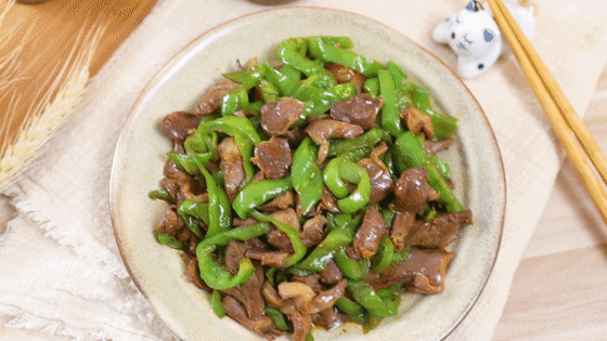超级下饭菜,新手也能轻松驾驭——青椒炒鸡杂