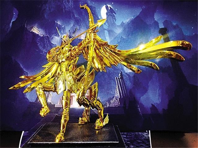 黄金圣斗士的圣衣真奇妙!体型差异多少穿着都合适,这也太神了