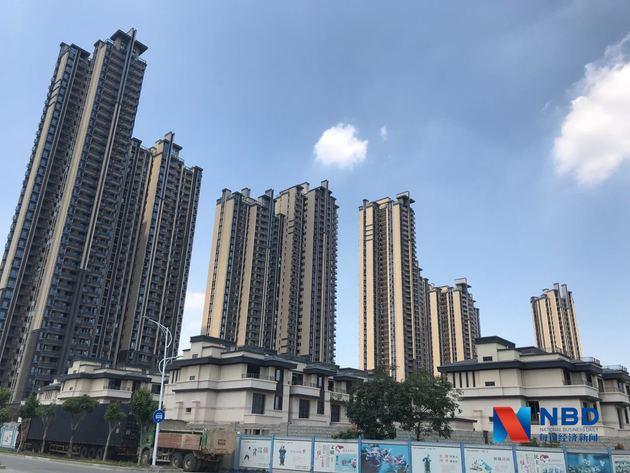 厦门某楼盘项目  图片来源:每经记者 唐洁 摄   而特房莱昂公馆畦借