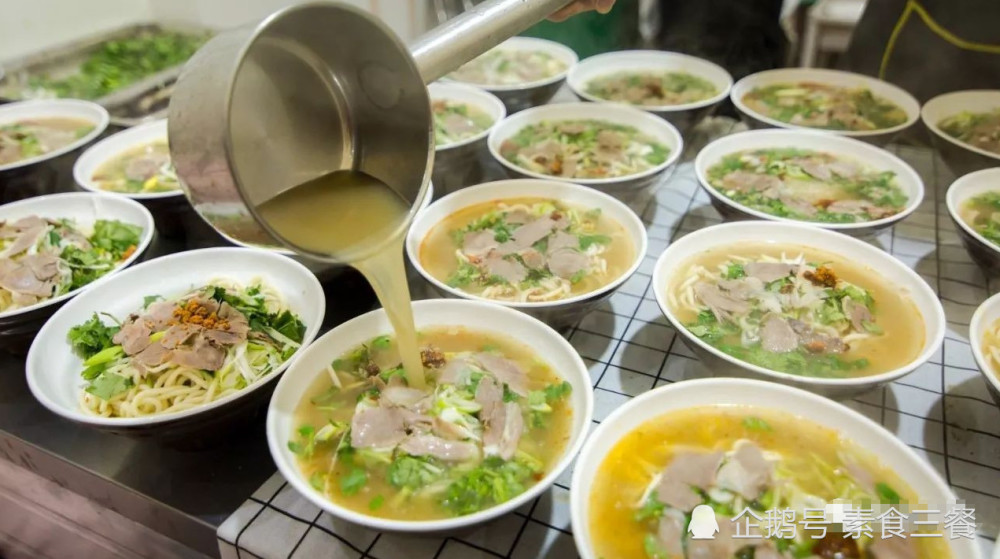 "拉面西施"走红网络!看到其真实长相之后,网友:下面真好吃!