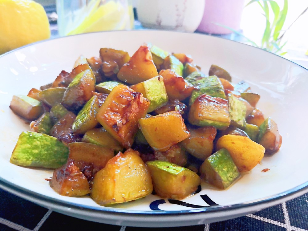 四月的小瓜别清炒,教你做红烧酸溜瓜丁,不用一滴醋,酸甜好开胃