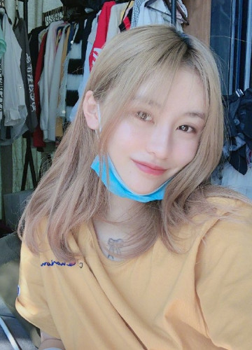 难怪杨馥宇一直化浓妆?看到她"素颜照"后,网友:请立即出道!