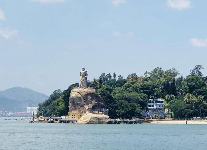 鼓浪屿第一地标性景观,不是日光岩,而是一尊石像!