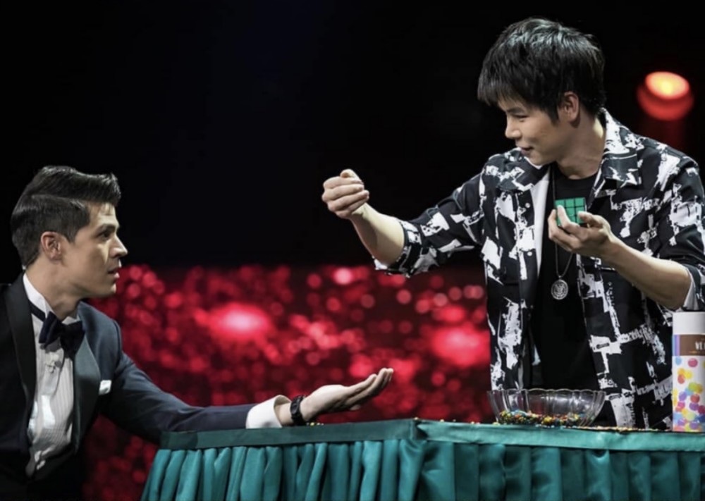 一线下一个刘谦26岁华人魔术师获亚洲达人秀总冠军