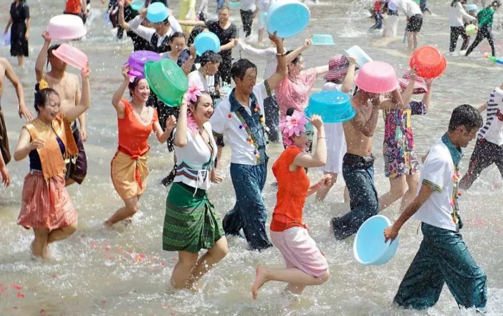 4月13日 云南省普洱市景谷傣族彝族自治县 举行2019年采花泼水节 4月