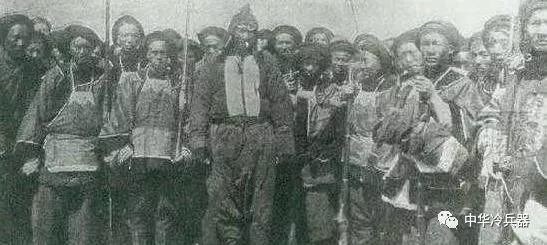 影视剧中大侠拿着刀剑在街上随意行走,在古代真的存在吗?