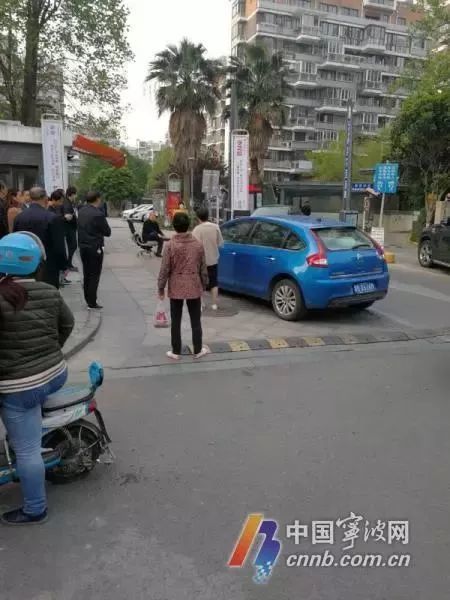 江北天合家园一期有业主把小区大门堵了 还惊动了警方 咋回事