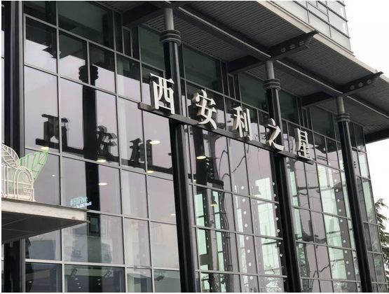 奔驰女车主哭诉维权:4S店别拿三包耍流氓