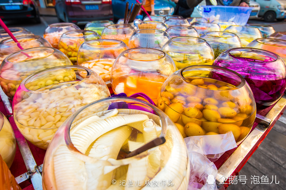 骑着电驴儿逛公园,嗦碗螺蛳粉再尝尝酸,这才是