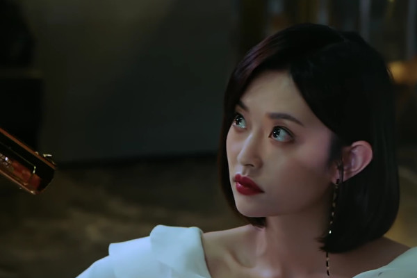 大人物:罗倩注射倒地后,有谁注意到她的脚?难怪被赵泰如此对待