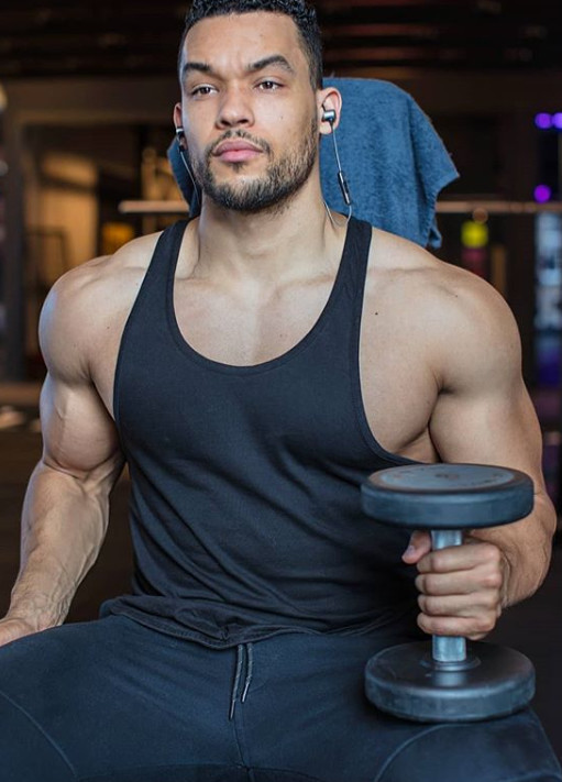 从年轻幼稚小伙到成熟肌肉型男,欧美大叔健身3年改变人生