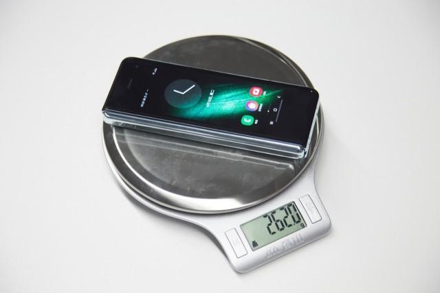 三星折叠屏Galaxy Fold首发评测:惊艳与劝退同