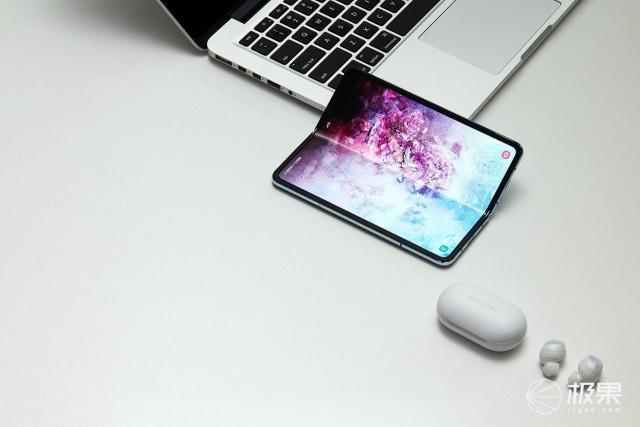 三星折叠屏Galaxy Fold首发评测:惊艳与劝退同