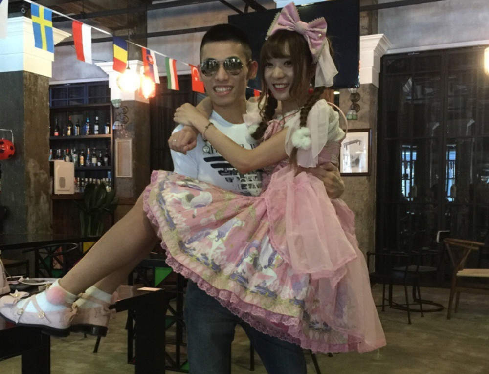 旭旭宝宝揭秘韩茜茜日常生活,茜皇:空虚寂寞,得到只小鸟