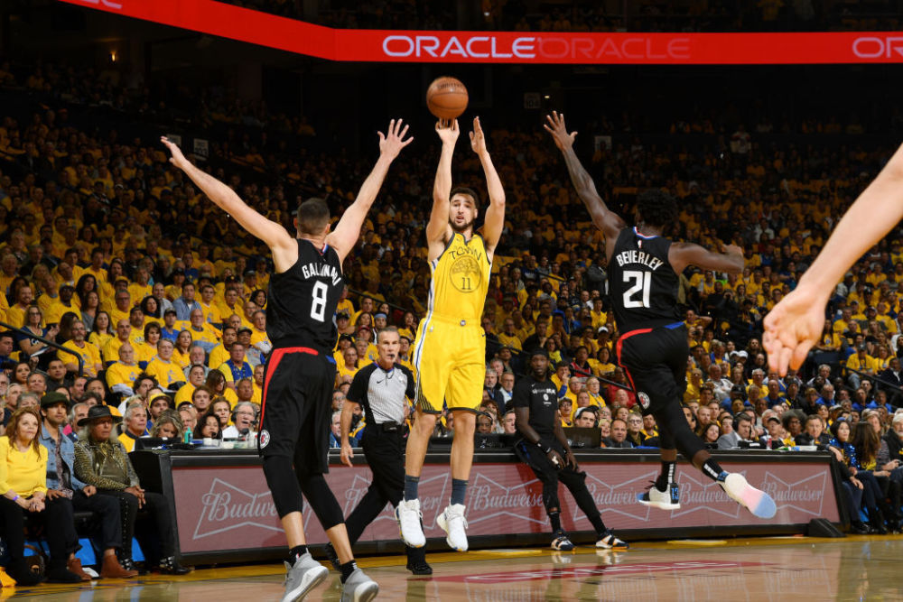 勇士遭快船大逆转 库里无奈考辛斯伤退