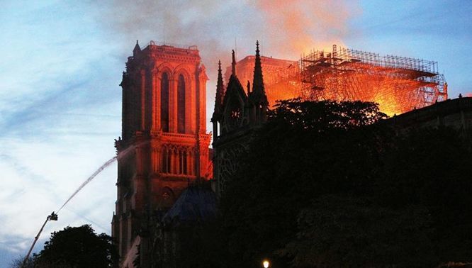 巴黎圣母院大火:这世上没有什么是永垂不朽的