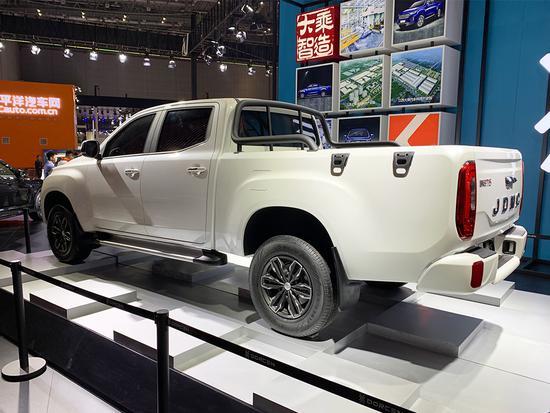 标轴车型车身长宽高分别为5350/1910/1880mm,轴距为3145mm,长轴车型