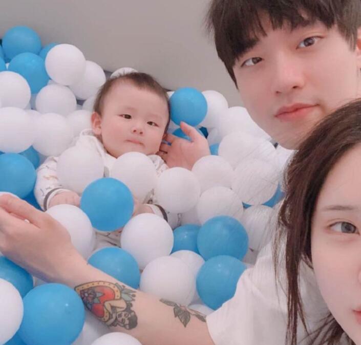 休赛期大舅子变身超级奶爸网友惊呼这是什么神仙家庭