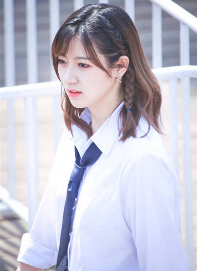 snh48李宇琪模仿蔡徐坤花式篮球,然后就被黑粉骂惨了