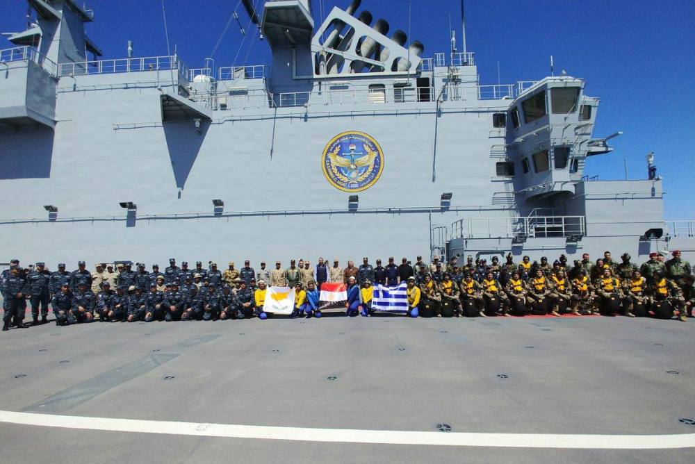 埃及两万吨准航母亮相,甲板摆满清一色美式直升机