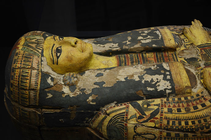 古埃及法老的雕像似在诉说着千年的历史.金字塔里出土的浮雕壁画碎片.