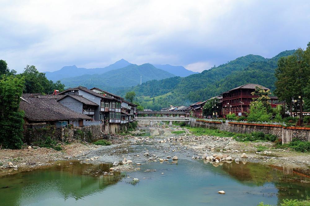 中国最特别的小镇之一,在这里旅游,让你一日游三省