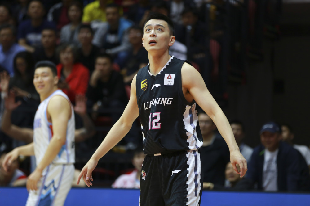 一人一城一杨鸣忠诚与陪伴永远是最美好的故事