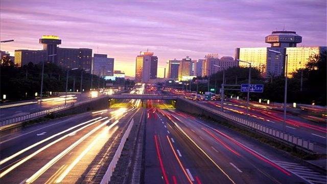 曾在北京朝阳区的干道,当了7年钉子户的